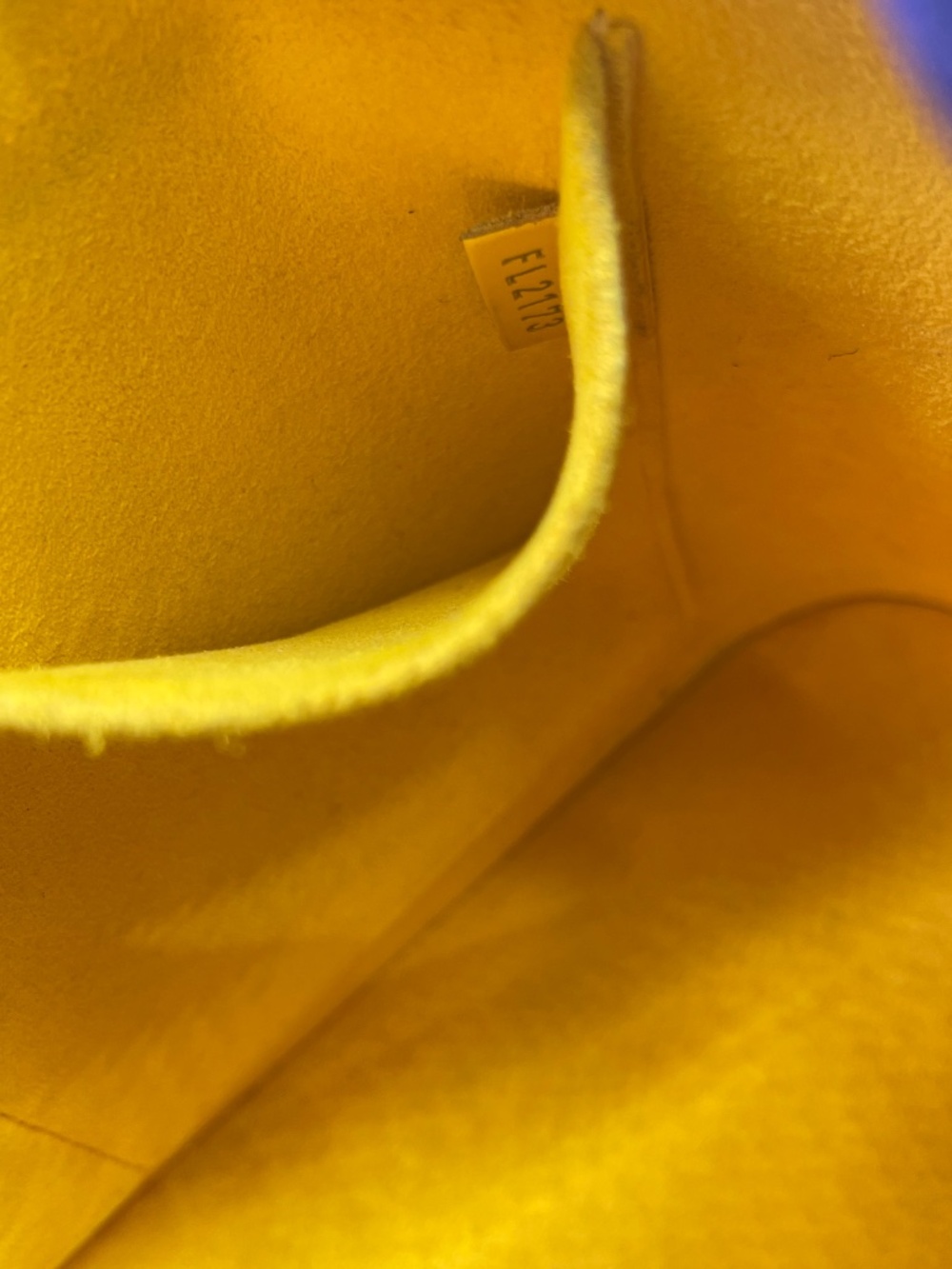 Louis Vuitton Alma Epi Leather - Picture 12 of 14